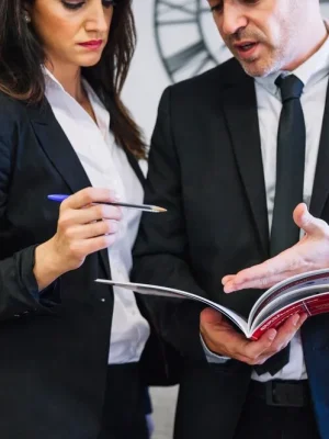 Imagen del equipo ofreciendo servicios jurídicos integrales en distintas áreas del derecho para empresas y particulares.